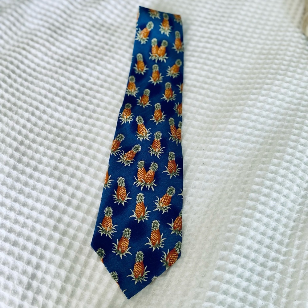 Tommy Bahama pineapple 100% silk tie NWT Hawaiian